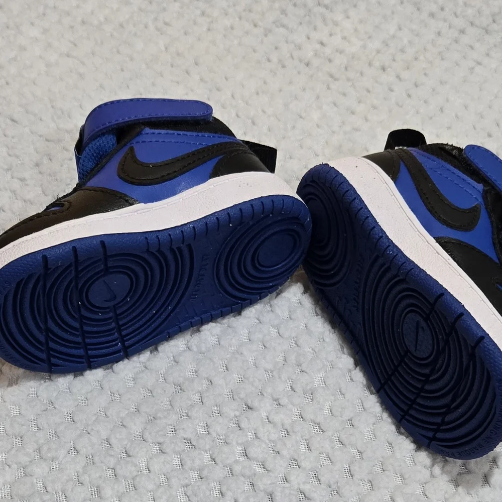 Nike Kids Blue and Black Sneakers - Picture 4 of 5